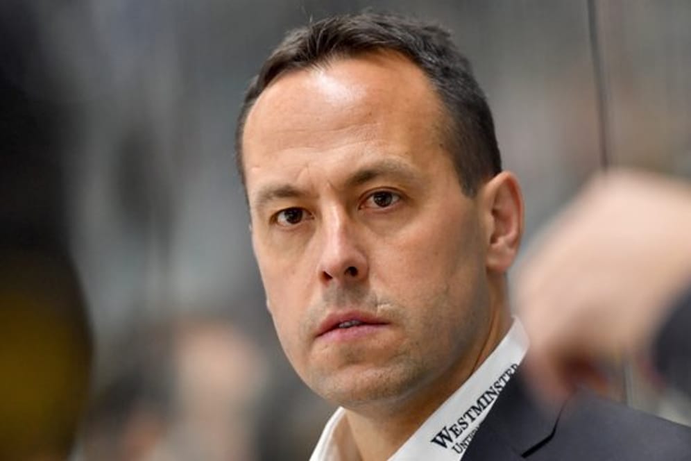 Eishockey-Bundestrainer Marco Sturm bittet sein Team zu einem Kurz-Trainingslager in Füssen.