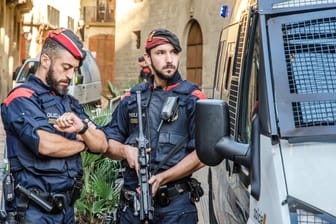 Spanische Polizisten in Katalonien: Landesweit ist die Polizei gegen einen Pädophilenring vorgegangen.