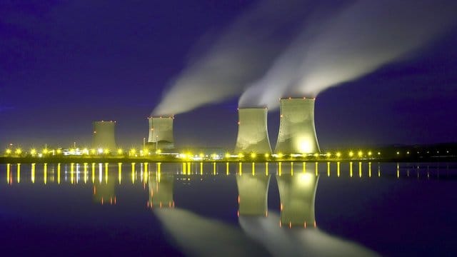 Das Saarland und Rheinland-Pfalz streben eine Stilllegung des Atomkraftwerks in Cattenom an. Das Saarland und Rheinland-Pfalz streben eine Stilllegung des Atomkraftwerks in Cattenom an.