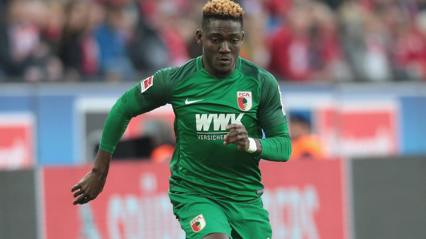 Augsburgs Daniel Opare: Das Trikot des Klubs wird der Ghanaer nicht mehr tragen.
