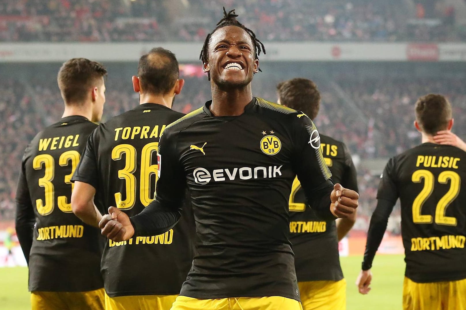 Sympathischer und erfolgreicher Start: Michy Batshuayi feiert eines seiner beiden Tore beim 3:2 in Köln.