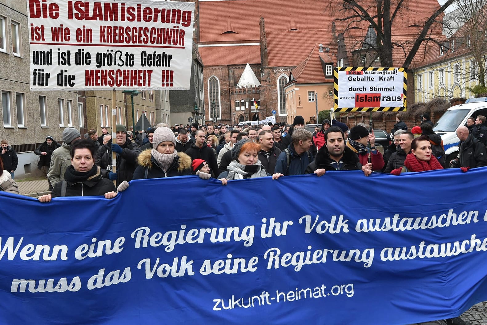Demonstranten in Cottbus: Organisiert wurde der Protest durch den Verein "Zukunft Heimat".