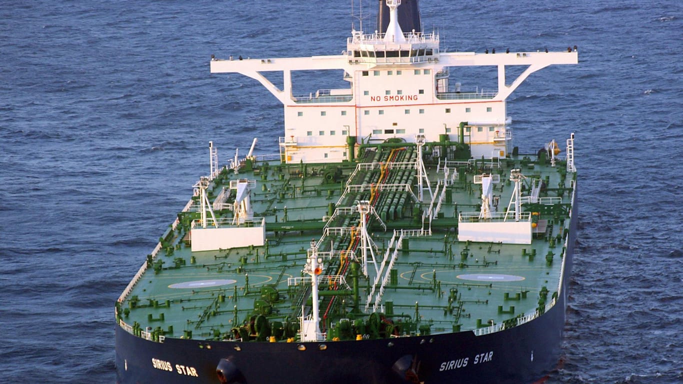 Vor den Küsten Afrikas werden immer wieder Schiffe entführt. Im Bild: Der Öltanker Sirius Star, der 2008 vor Somalia gekapert wurde.