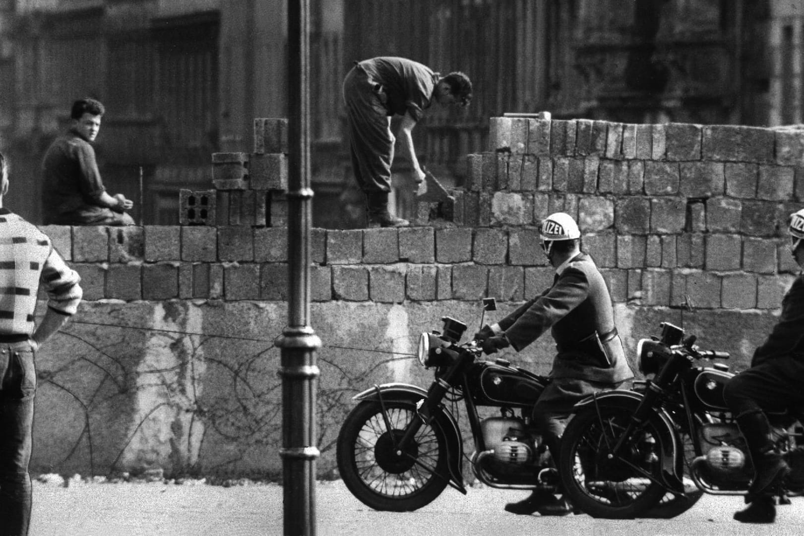 Der Bau der Berliner Mauer im August 1961: Für viele Menschen gehörte die Teilung zu ihrem Leben.