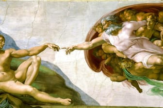 Das Fresko "Die Erschaffung Adams" von Michelangelo: Auch hier wird Gott (r.) als Mann dargestellt.