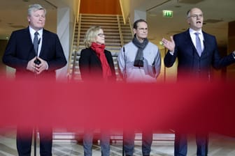 Einigten sich bei Wohnungsbau und Miete: Die Unterhändler v.l. Bernd Althusmann (CDU), Natascha Kohnen, Michael Müller (beide SPD) und Kurt Gribl (CSU).