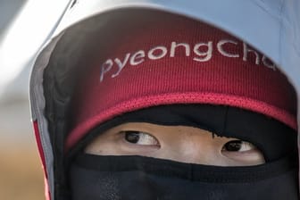 Die Olympia-Helfer wissen sich zu schützen: In der Region um Pyeongchang wurden bereits Temperaturen um minus 20 Grad Celsius gemessen.