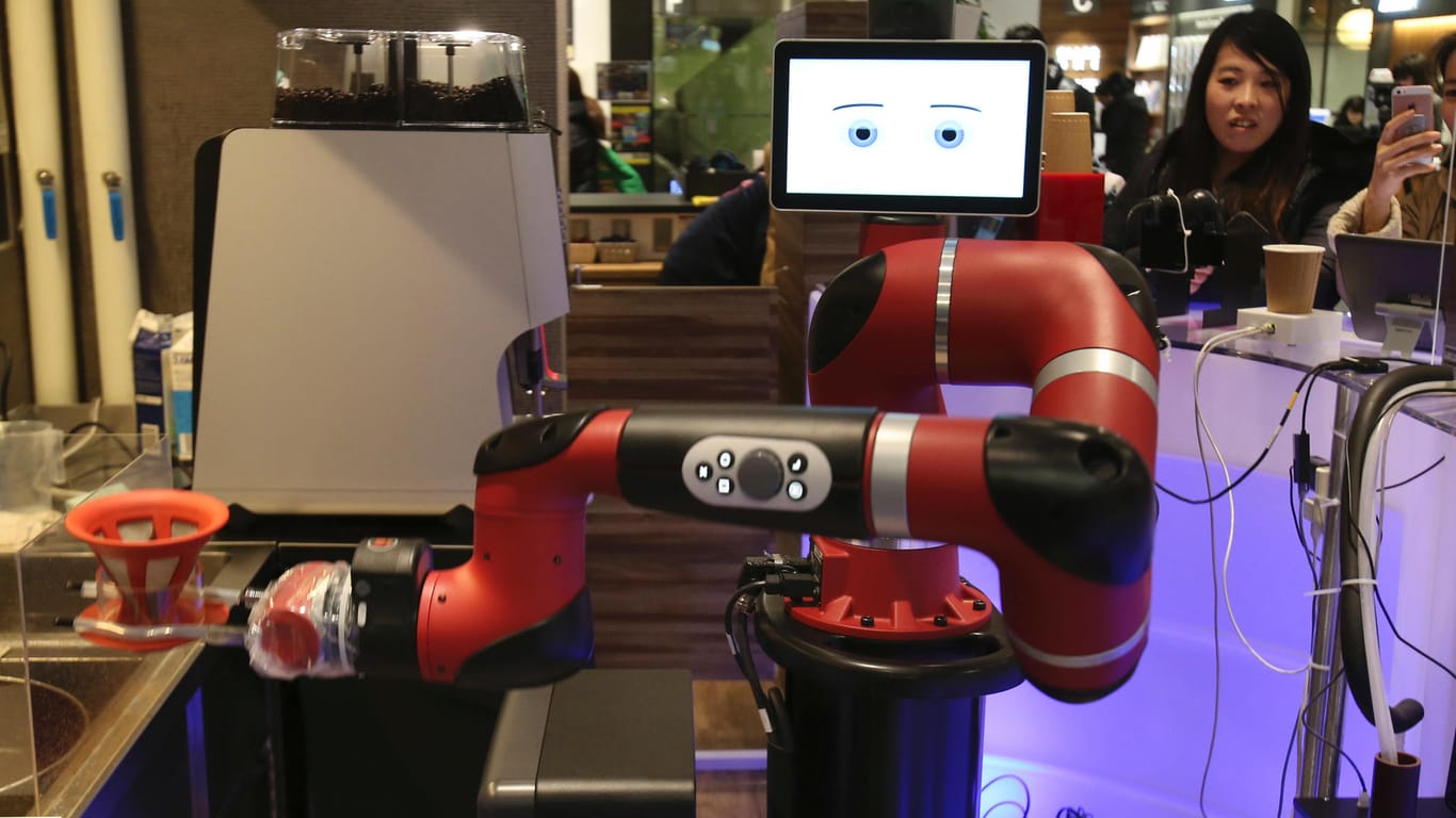 Roboter im japanische Café: Wenn Maschinen Menschen ersetzen.
