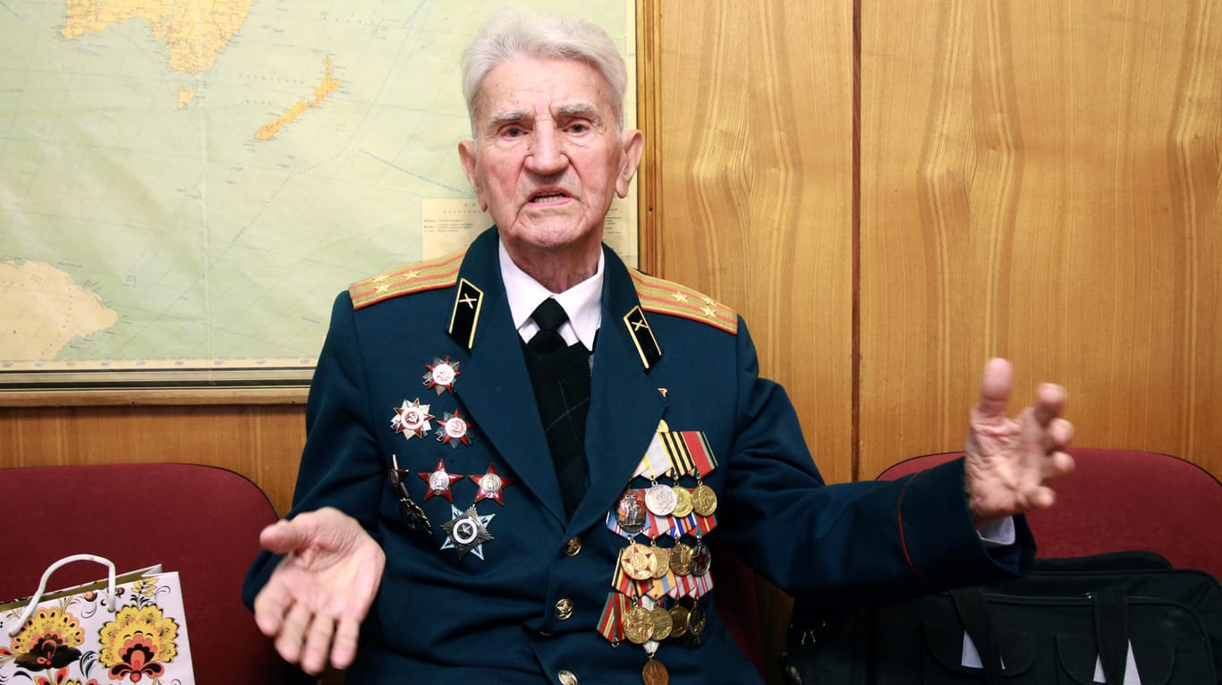 Stalingrad-Veteran Witali Kolessow: Der heute 94-jährige Moskauer war damals 19 und kommandierte ein sowjetisches Artillerie-Geschütz.