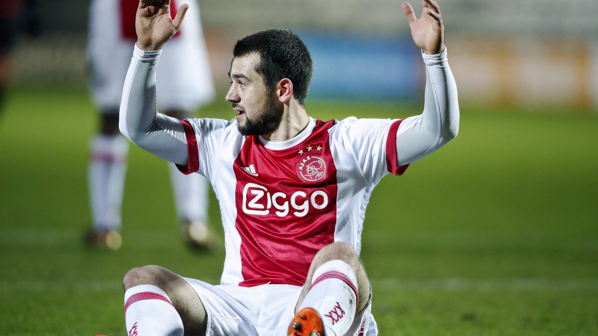 Amin Younes im Trikot von Ajax Amsterdam.