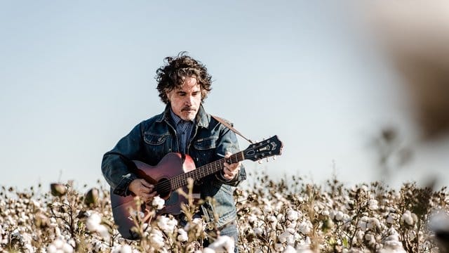 John Oates wohnt mit seiner Frau Aimee in Nashville.