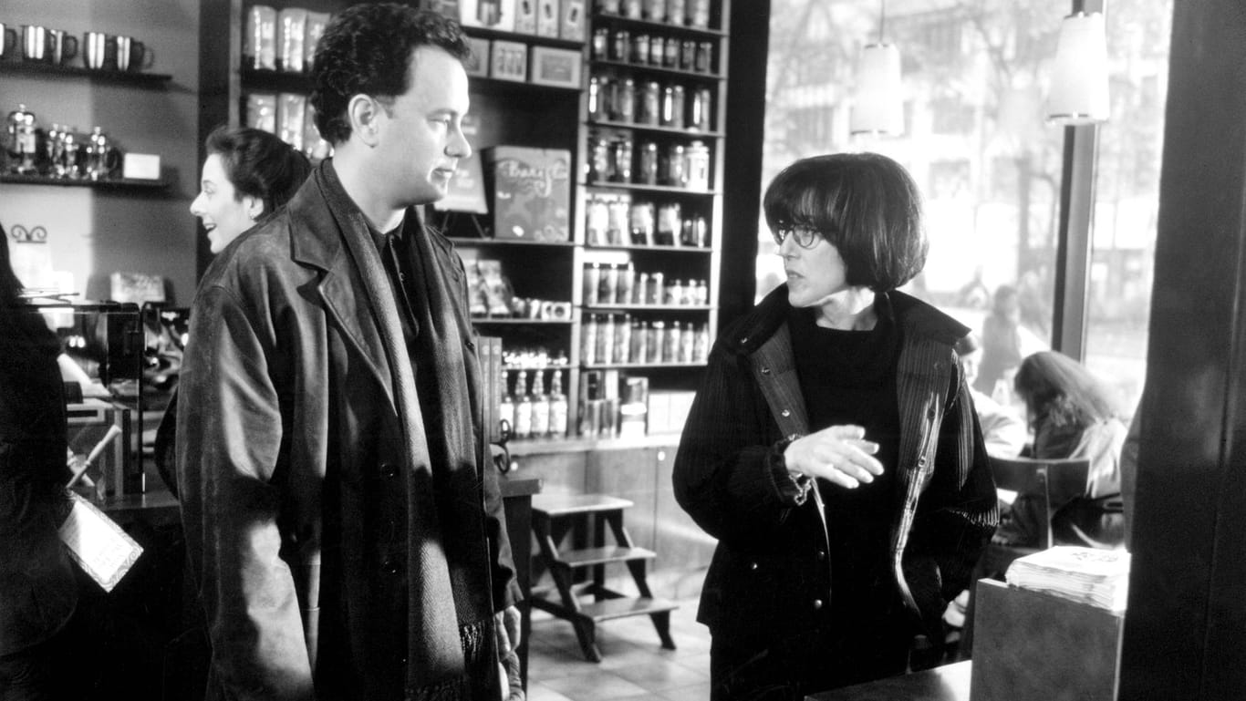 Tom Hanks und Regisseurin Nora Eprhon im Jahr 1998 am Set von "e-m@il für Dich".