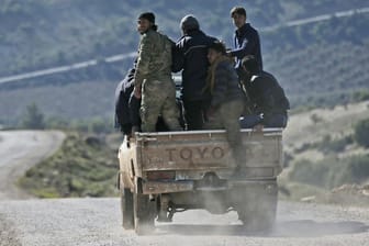 Türkische Offensive in Syrien: Die türkische Luftwaffe hat zuletzt Stellungen in der kurdischen Region Afrin angegriffen, deshalb setzt Syrien nun neue Luftabwehr im Norden ein.