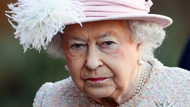Die Winterwochen verbringt die Queen traditionell auf ihrem Landsitz in Sandringham. Die Winterwochen verbringt die Queen traditionell auf ihrem Landsitz in Sandringham.