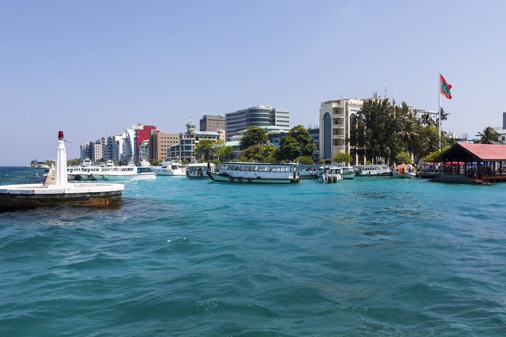 Die Hafeneinfahrt von Malé im Indischen Ozean: Das Auswärtige Amt warnt Touristen vor einer Reise in die Hauptstadt der Malediven.