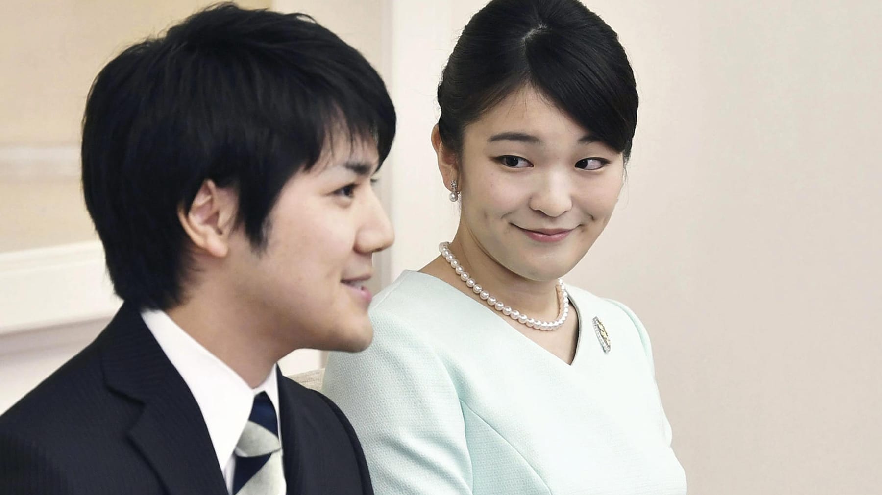 眞子さまは結婚式を延期すべきだ