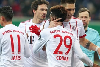 Münchener Jubel: Kingsley Coman (M.) feiert mit seinen Teamkollegen seinen Treffer zum zwischenzeitlichen 1:0.