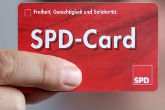 Der SPD-Mitgliedsausweis: Die Neuinhaber könnten bei einer Abstimmung über die Groko entscheidend sein.
