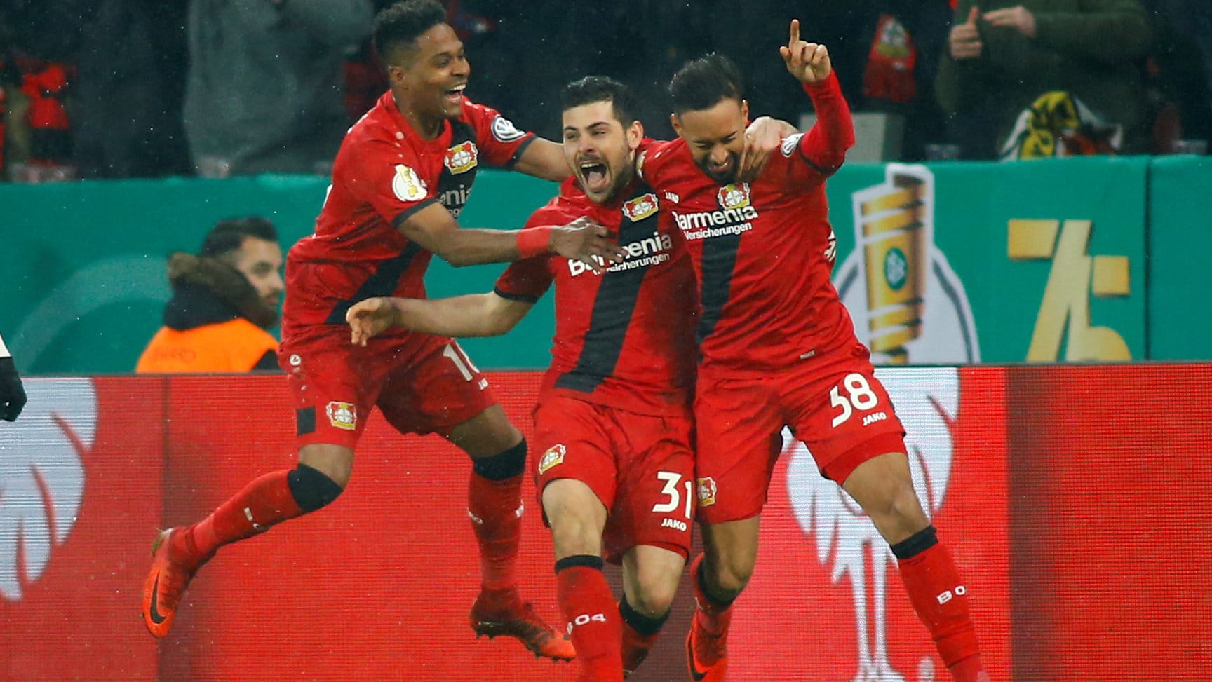 In Feierlaune: Leverkusens Wendell und Kevin Volland nach einem Treffer von Karim Bellarabi (v. l.). In Feierlaune: Leverkusens Wendell und Kevin Volland nach einem Treffer von Karim Bellarabi (v. l.).