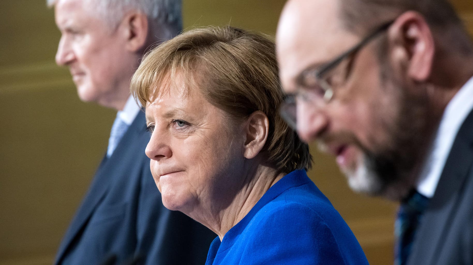 Angela Merkel zwischen Horst Seehofer und Martin Schulz: Was passiert, wenn die drei sich nicht einig werden?