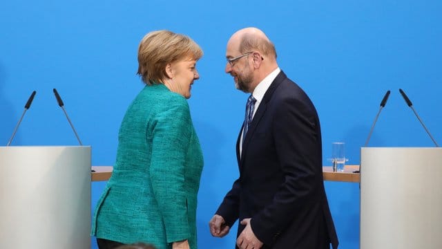 Nun liegt es in den Händen der SPD-Mitglieder, ob eine neue große Koalition unter Führung von Kanzlerin Merkel auch tatsächlich zustande kommt. Nun liegt es in den Händen der SPD-Mitglieder, ob eine neue große Koalition unter Führung von Kanzlerin Merkel auch tatsächlich zustande kommt.