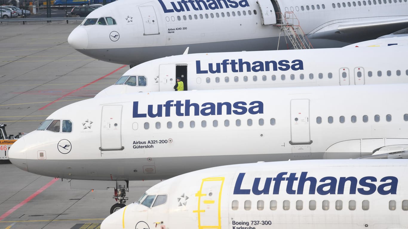 Lufthansa-Maschinen: Lufthansa und Verdi einigten sich auf steigende Gehälter für die rund 30.000 Beschäftigten der Bodendienste.