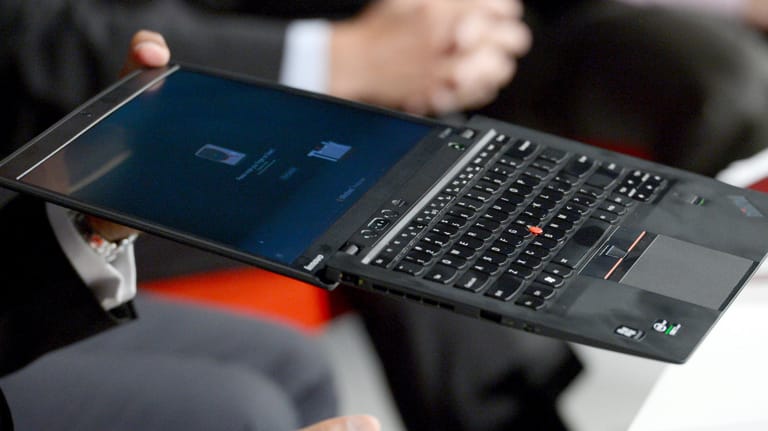 Lenovo präsentiert das Notebook ThinkPad X1 aus Carbon: Lenovo startet Rückruf, da eine gelöste Schraube den Akku beschädigen könnte.