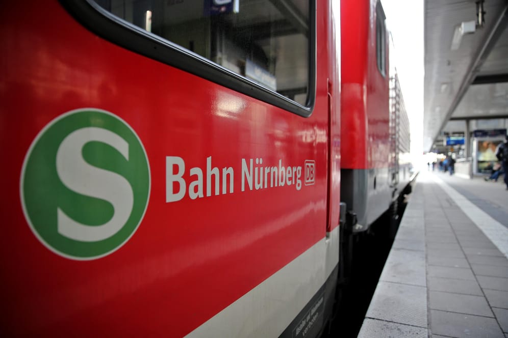 S-Bahn in Nürnberg (Archivbild): Künftig wird der Fahrplan der VGN um drei Nachtfahrten erweitert.