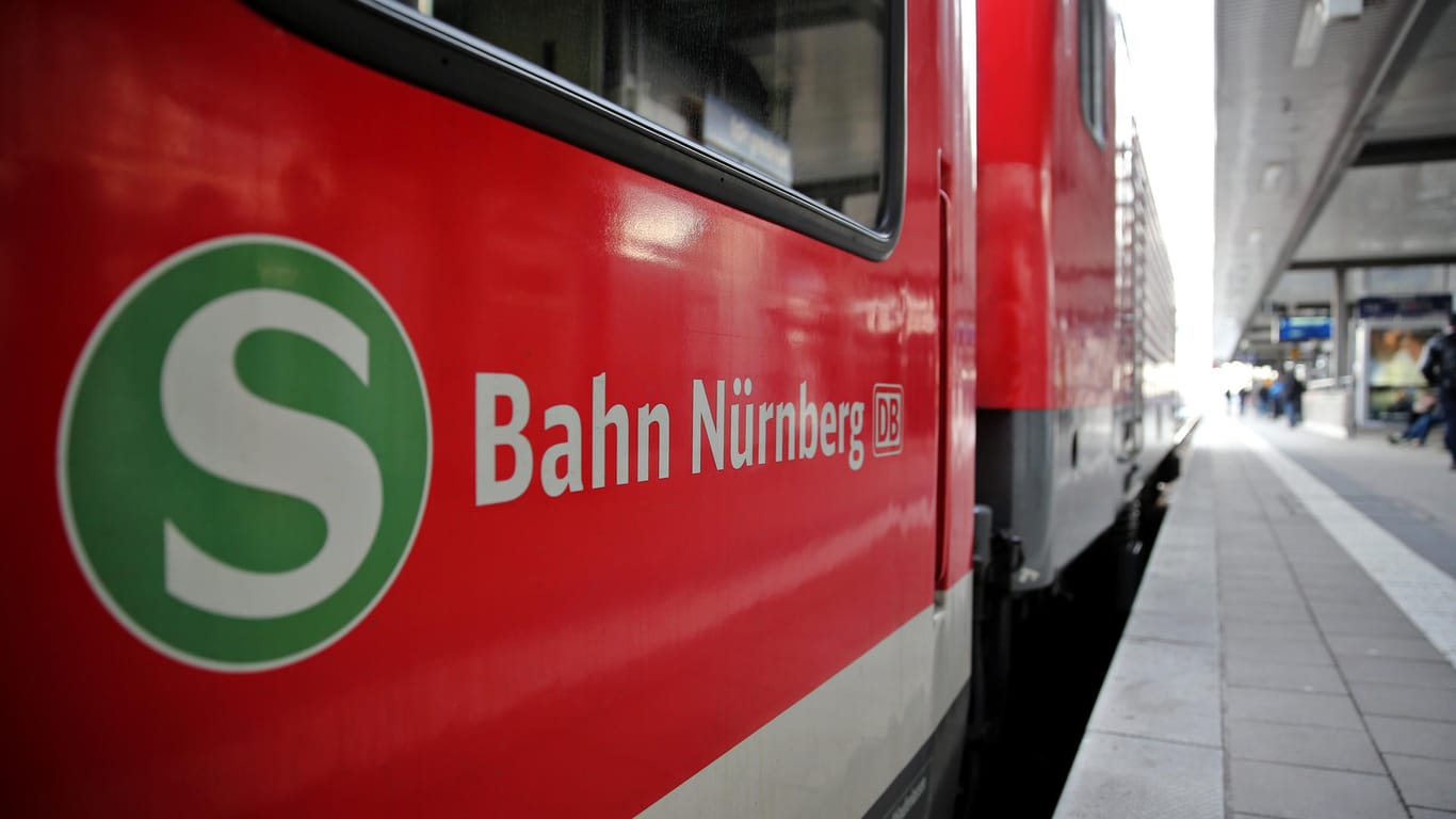 S-Bahn in Nürnberg (Archivbild): Künftig wird der Fahrplan der VGN um drei Nachtfahrten erweitert.