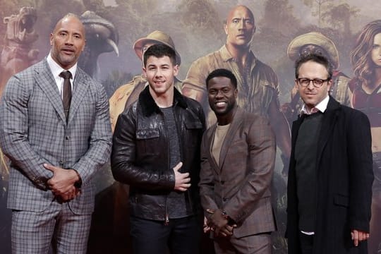 Schauspieler Dwayne Johnson (l-r), Nick Jonas, Kevin Hart und Regisseur Jake Kasdan bei der Deutschland-Premiere des Kinofilms "Jumanji: Willkommen im Dschungel".