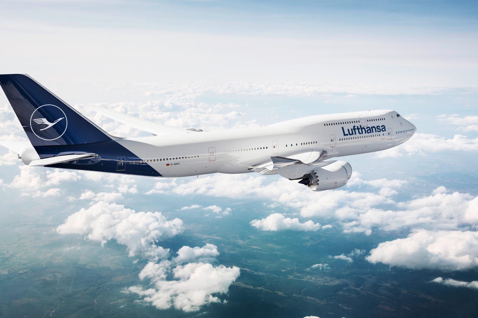 Mit einem komplett überarbeiteten Markendesign bricht die Lufthansa zu neuen strategischen Zielen auf. Mit einem komplett überarbeiteten Markendesign bricht die Lufthansa zu neuen strategischen Zielen auf.