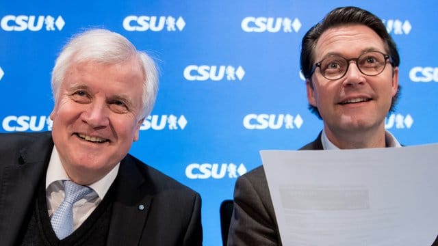 Horst Seehofer, Ministerpräsident von Bayern, und Andreas Scheuer, CSU-Generalsekretär, in der CSU-Vorstandssitzung. Horst Seehofer, Ministerpräsident von Bayern, und Andreas Scheuer, CSU-Generalsekretär, in der CSU-Vorstandssitzung.