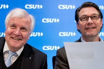 Horst Seehofer, Ministerpräsident von Bayern, und Andreas Scheuer, CSU-Generalsekretär, in der CSU-Vorstandssitzung.