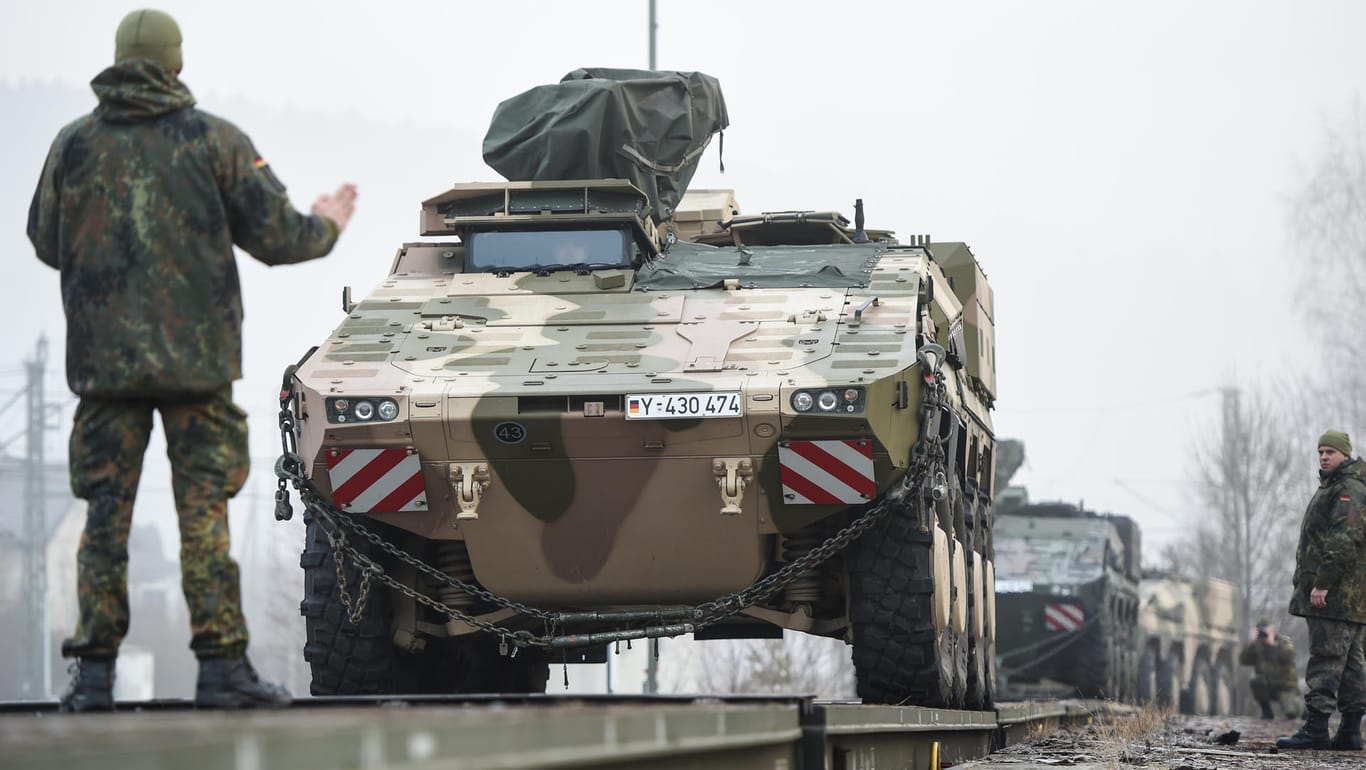 Panzer werden in Immendingen verladen: Das neue Nato-Hauptquartier soll schnelle Einsätze in ganz Europa ermöglichen.