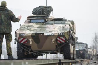 Panzer werden in Immendingen verladen: Das neue Nato-Hauptquartier soll schnelle Einsätze in ganz Europa ermöglichen.