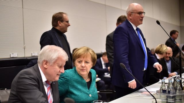 Union und SPD haben sich auf die Verteilung der Ministerien verständigt und eine Einigung in den Koalitionsverhandlungen geschaffen. Union und SPD haben sich auf die Verteilung der Ministerien verständigt und eine Einigung in den Koalitionsverhandlungen geschaffen.