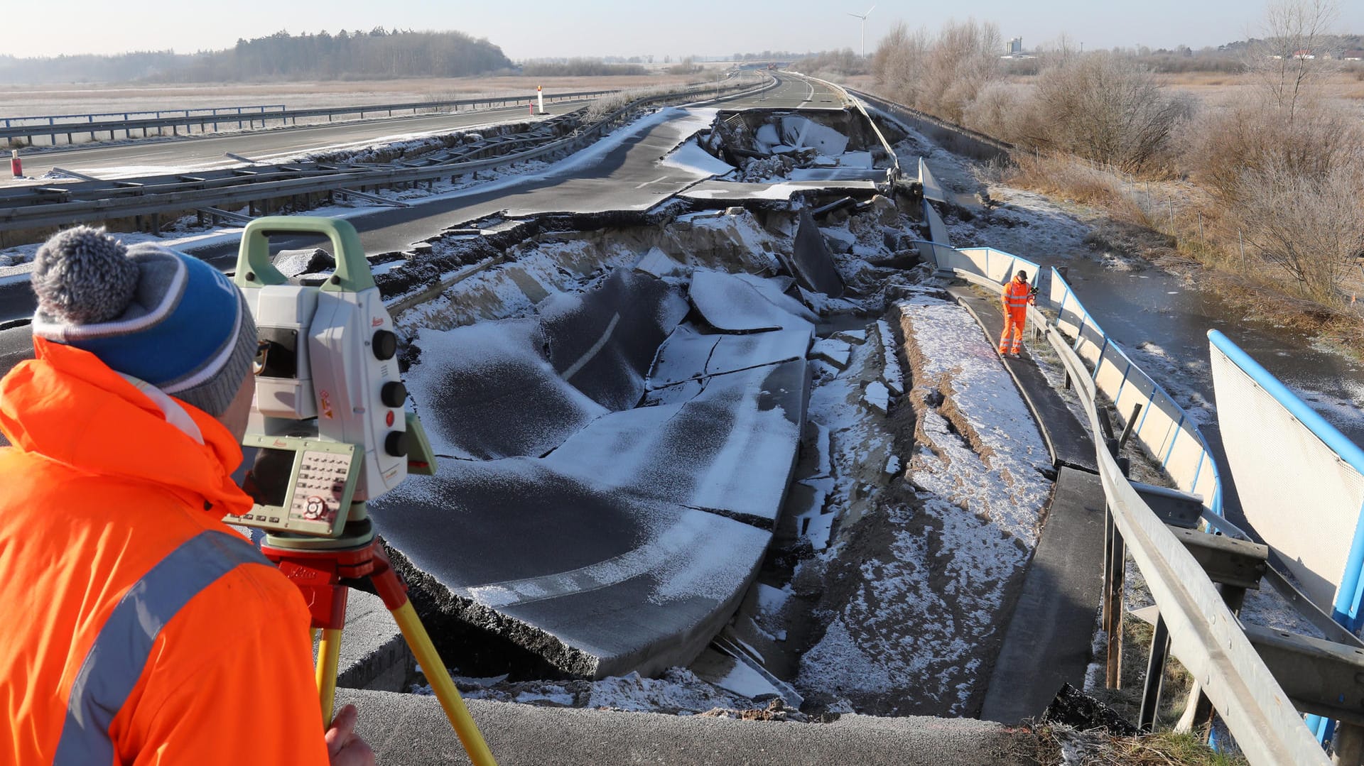 Von 40 auf 95 Meter Länge: Das Loch in der Ostseeautobahn wird größer.