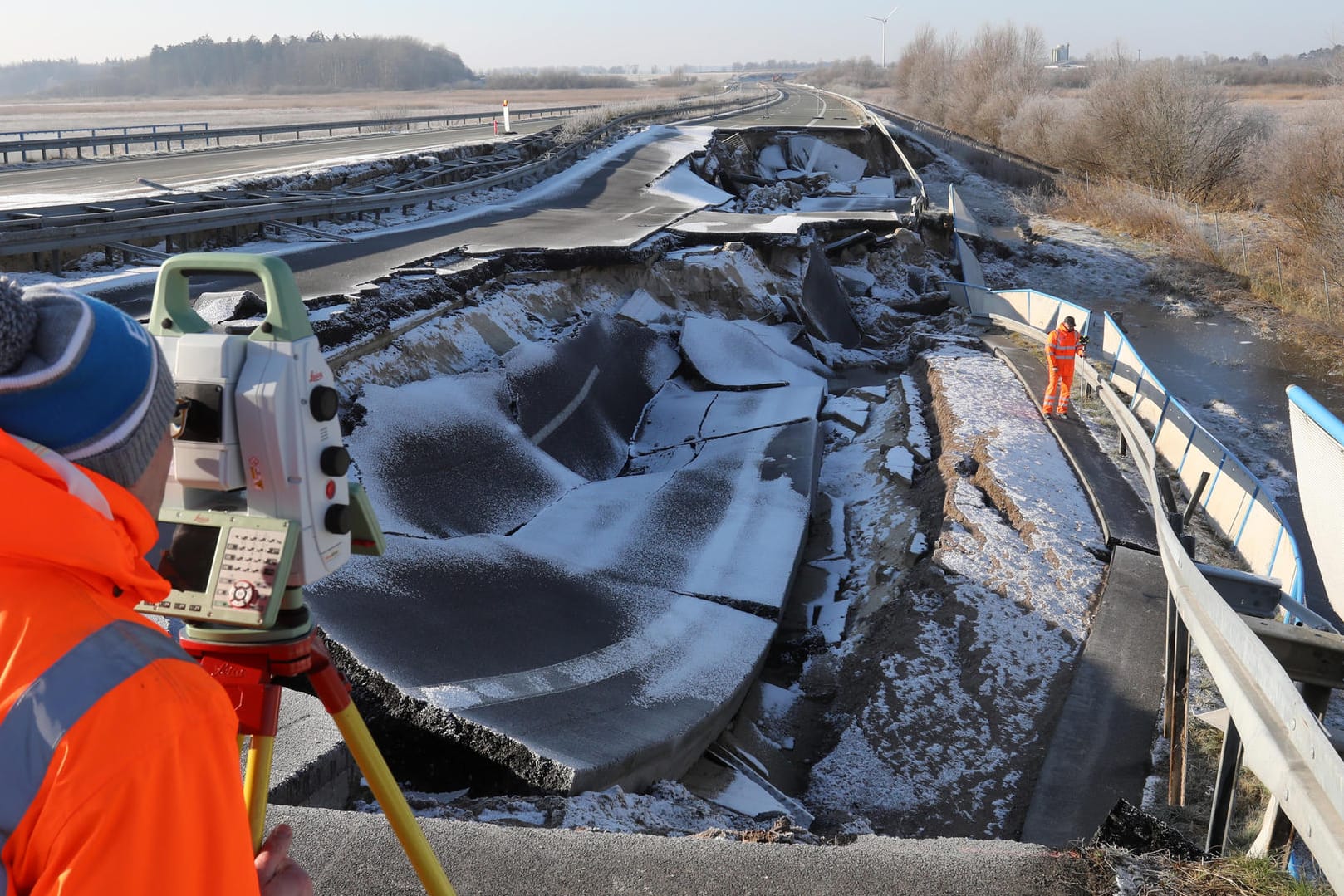 Von 40 auf 95 Meter Länge: Das Loch in der Ostseeautobahn wird größer.