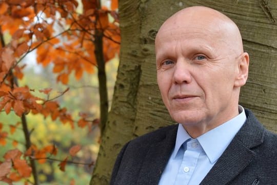 Georg Klein geht mit seinem Roman "Miakro" ins Rennen um den renommierten Buchpreis in der Kategorie Belletristik.