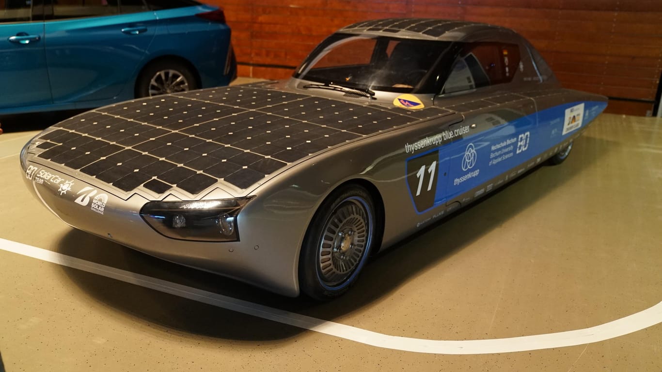 Solarzellenauto: Studenten der Hochschule Bochum entwickeln das Auto, das bei Sonnenschein 500 Kilometer Reichweite haben soll.