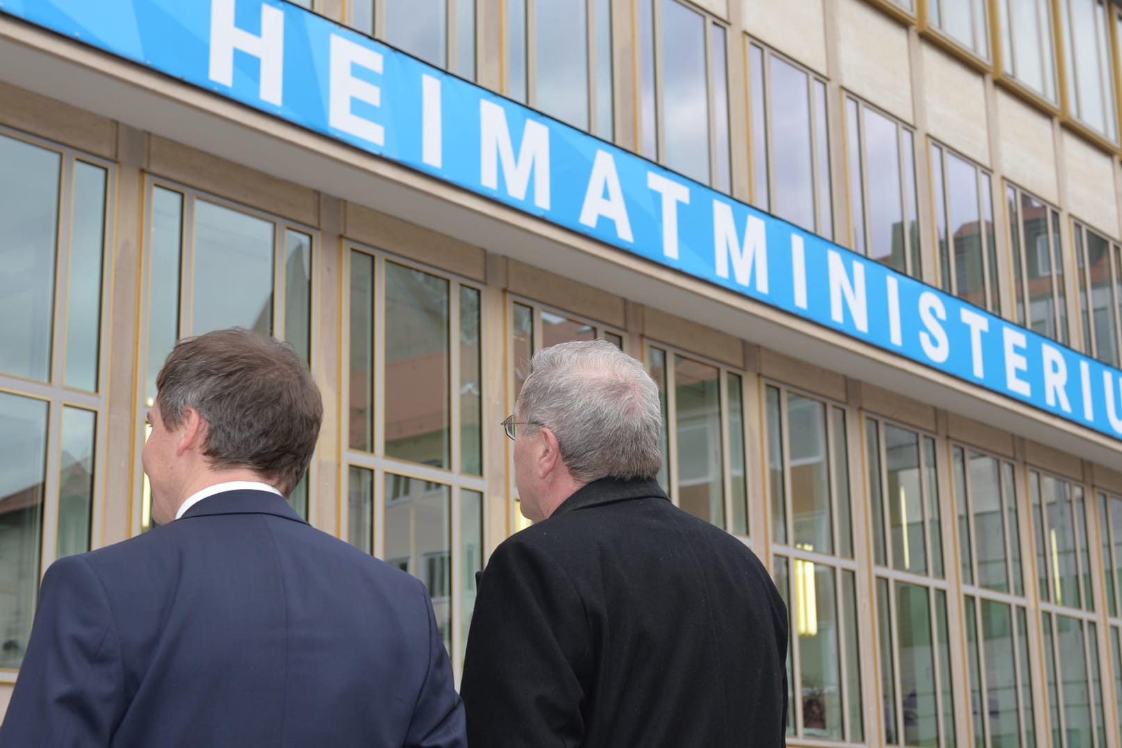 Das Heimatministerium in Nürnberg gibt es bereits, nun soll eines in Berlin folgen. Twitter-Nutzer reagiert mit Satire auf diese Entscheidung.