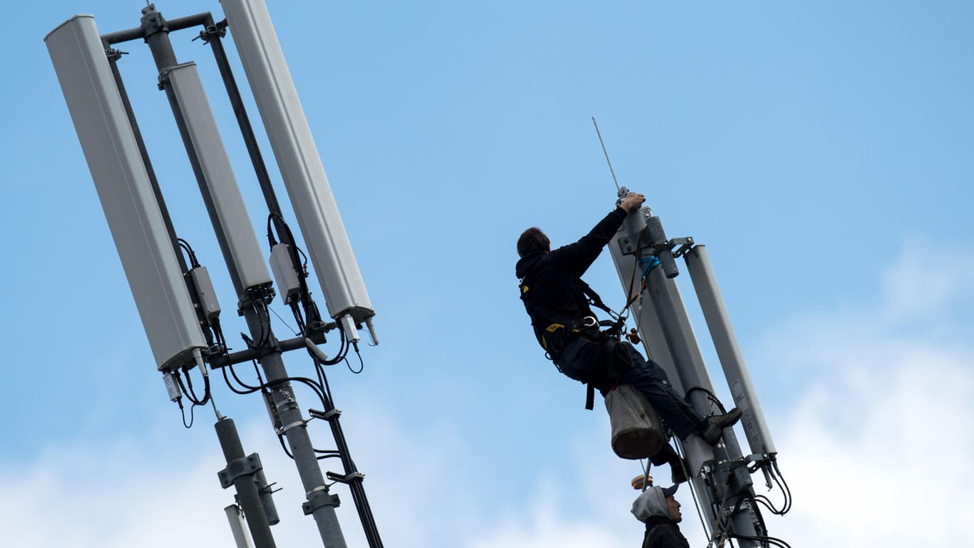 Arbeiten an Mobilfunkmasten: Deutschland will das 5G-Netz ausbauen.