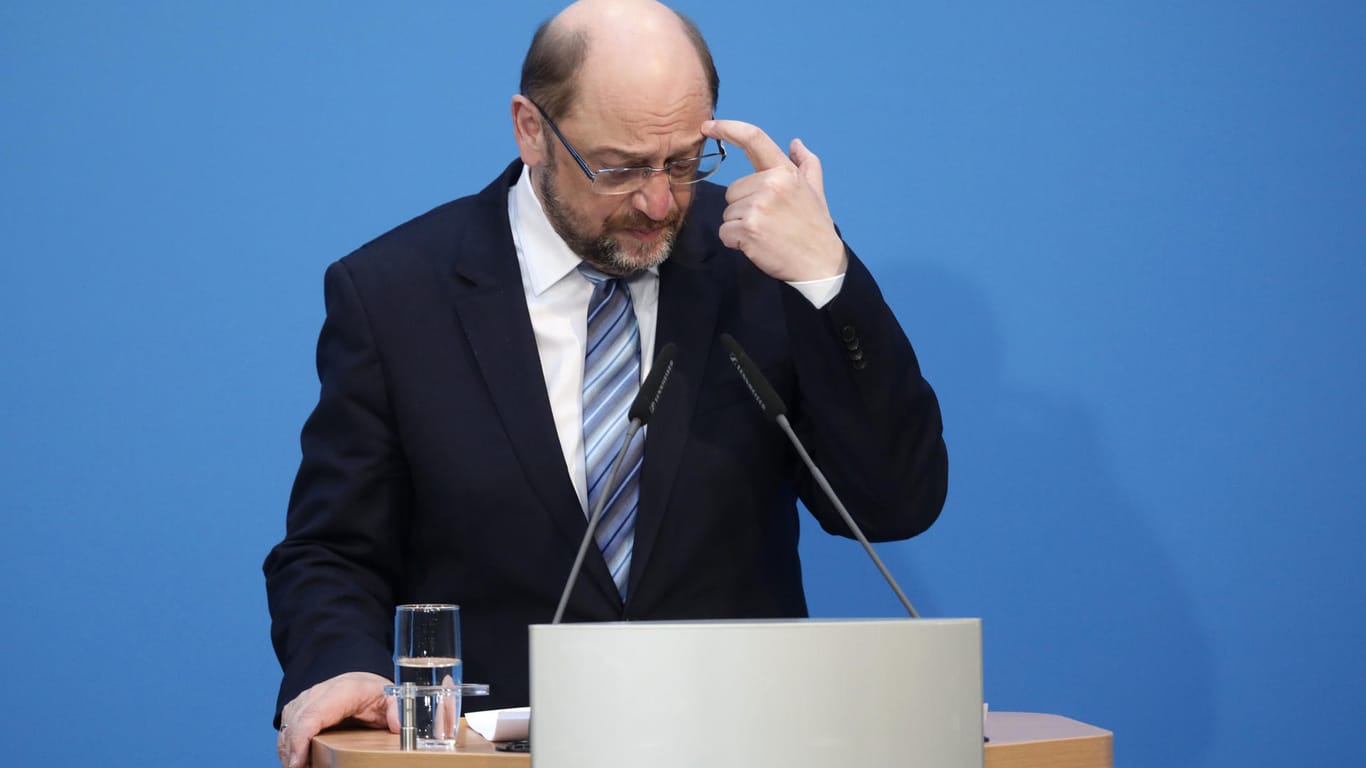 Martin Schulz bei der Verkündung des Koalitionsvertrags: Nun will der noch SPD-Chef doch nicht das Amt des Außenministers übernehmen.