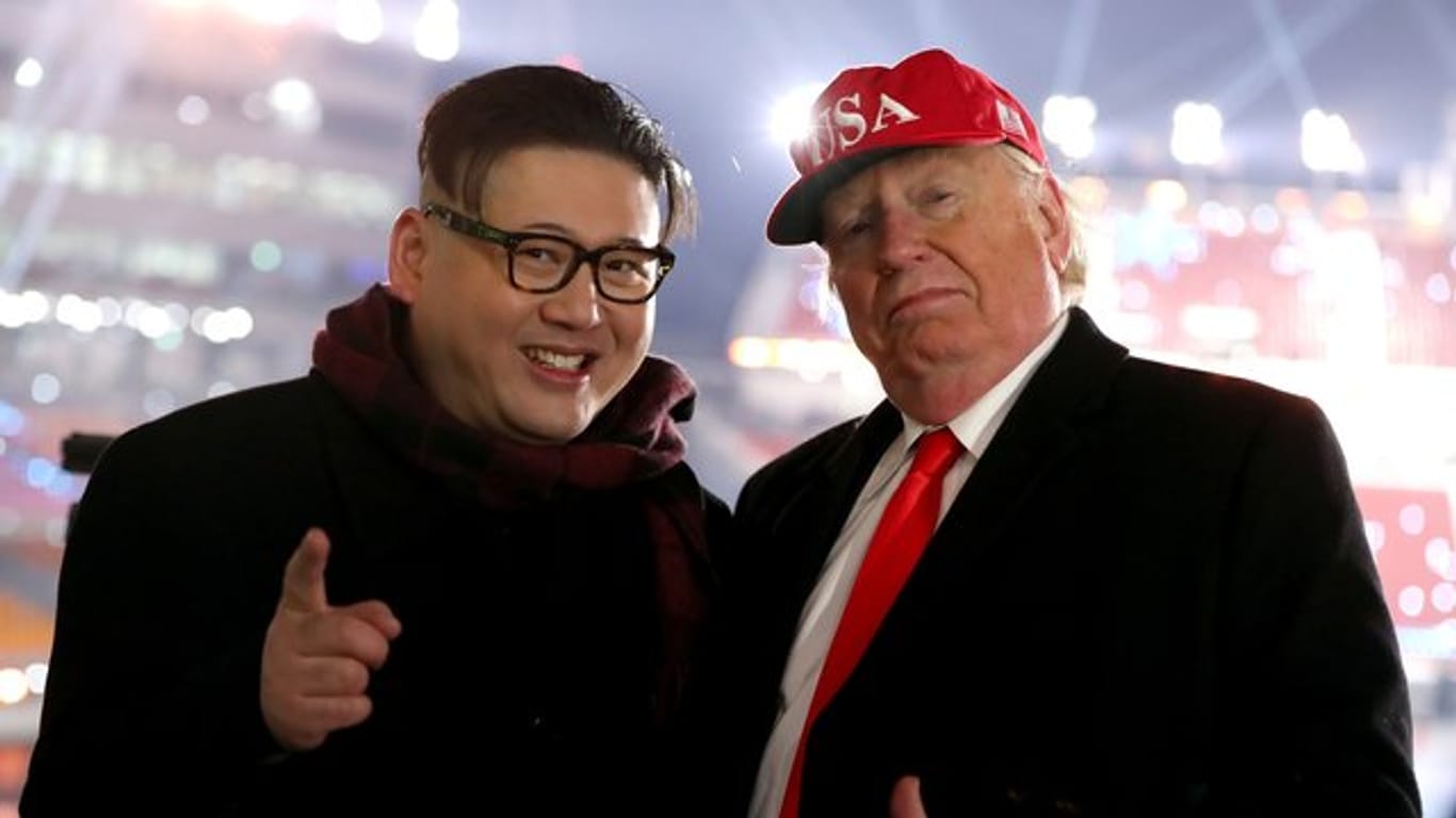 Doppelgänger von US-Präsident Donald Trump und dem nordkoreanischen Machthaber Kim Jong Un sorgten bei der Eröffnungsfeier für Wirbel.