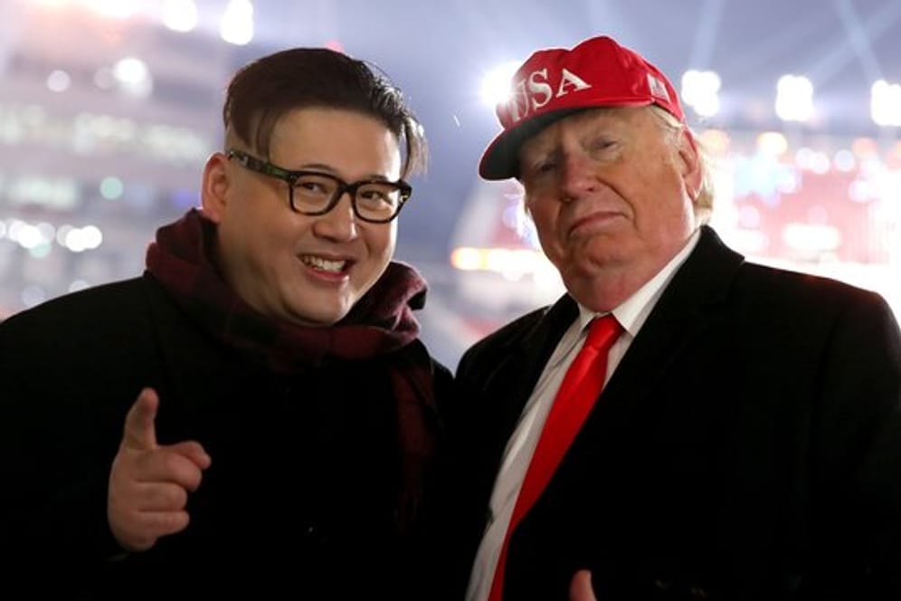 Doppelgänger von US-Präsident Donald Trump und dem nordkoreanischen Machthaber Kim Jong Un sorgten bei der Eröffnungsfeier für Wirbel.