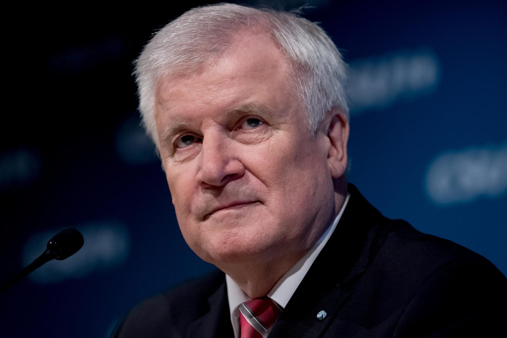 Horst Seehofer - Vorsitzender der CSU und bayerischer Ministerpräsident: Einen "Kontrollverlust" an der Grenze wie 2015 gibt es mit mir nicht mehr.
