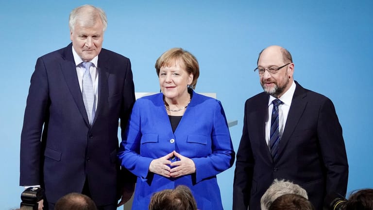 Der CSU-Vorsitzenden Horst Seehofer (l), der SPD-Parteivorsitzende Martin Schulz (r) und Bundeskanzlerin Angela Merkel (CDU): Gerhard Spörl in seiner Kolumne über die Regierungsbildner.
