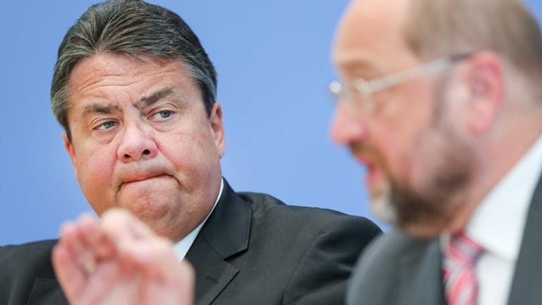Stehen möglicherweise beide bald mit leeren Händen da: Sigmar Gabriel und Ex-Kumpel Martin Schulz.