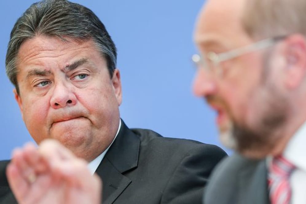 Stehen möglicherweise beide bald mit leeren Händen da: Sigmar Gabriel und Ex-Kumpel Martin Schulz.