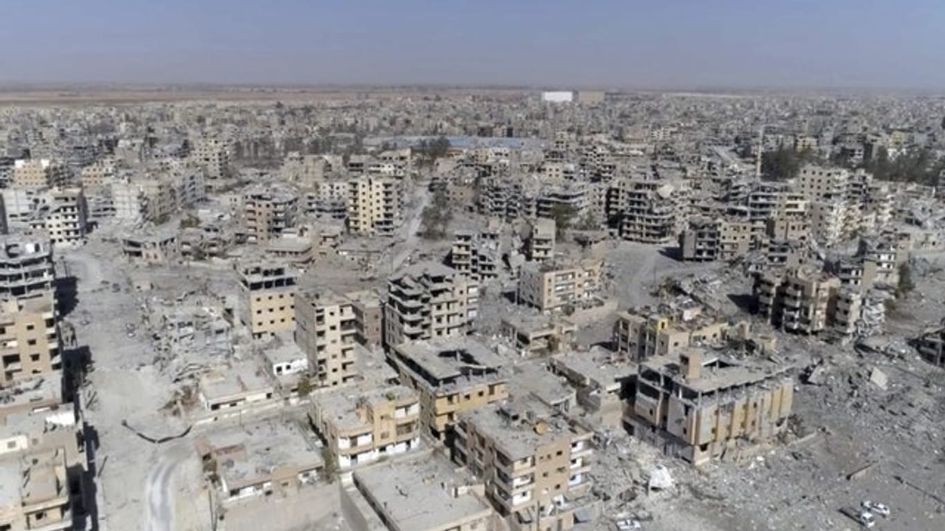 Eine im Kampf gegen den IS völlig zerstörte Stadt in Syrien.